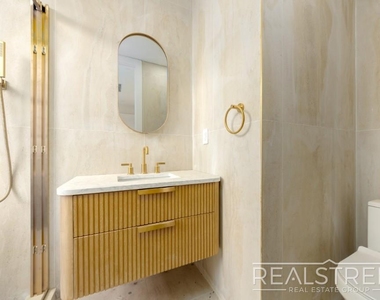 1267 Bergen Street - Photo Thumbnail 4