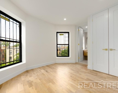 1267 Bergen Street - Photo Thumbnail 3
