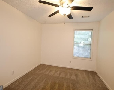 2722 Highland Ridge Nw - Photo Thumbnail 16