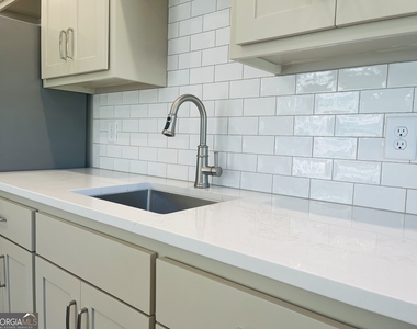 105 Gardenia Lane - Photo Thumbnail 6