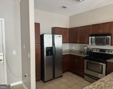 870 Mayson Turner Road Nw - Photo Thumbnail 4