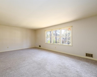 462 Emily Drive Sw - Photo Thumbnail 4
