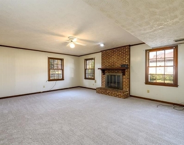 462 Emily Drive Sw - Photo Thumbnail 7