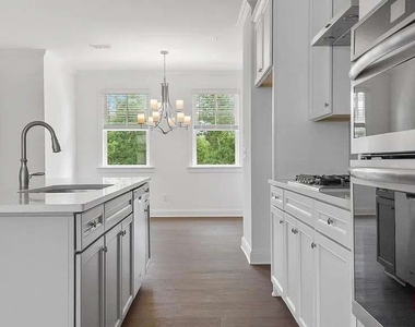 6603 Beacon Drive - Photo Thumbnail 13