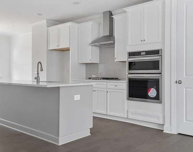6603 Beacon Drive - Photo Thumbnail 12