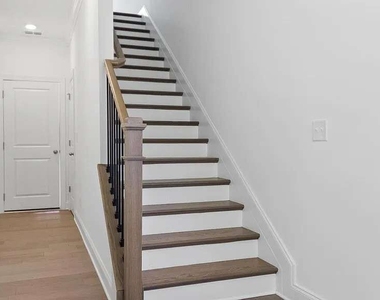 6603 Beacon Drive - Photo Thumbnail 8