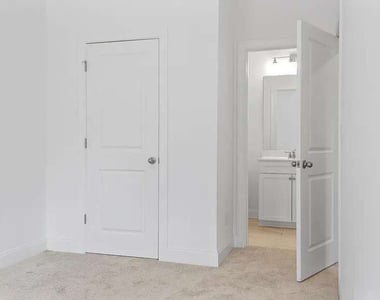 6603 Beacon Drive - Photo Thumbnail 5