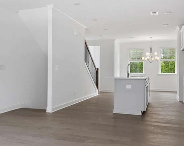 6603 Beacon Drive - Photo Thumbnail 10