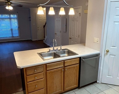 637 Huntington Road - Photo Thumbnail 9