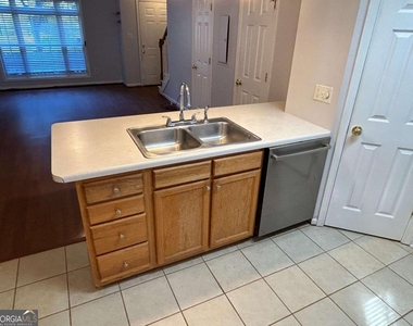 637 Huntington Road - Photo Thumbnail 8