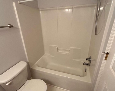 637 Huntington Road - Photo Thumbnail 18
