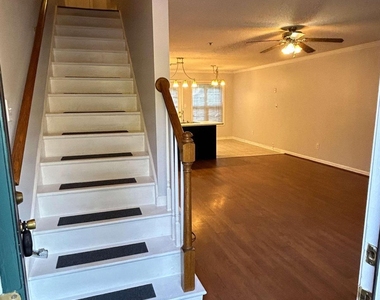 637 Huntington Road - Photo Thumbnail 2