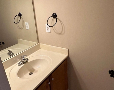 637 Huntington Road - Photo Thumbnail 13