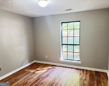 6975 Cedar Hill Court - Photo Thumbnail 8