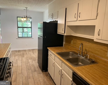 6975 Cedar Hill Court - Photo Thumbnail 4