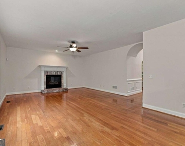 6031 Burnt Hickory Trail - Photo Thumbnail 16