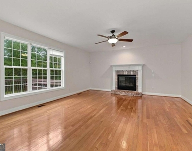 6031 Burnt Hickory Trail - Photo Thumbnail 17