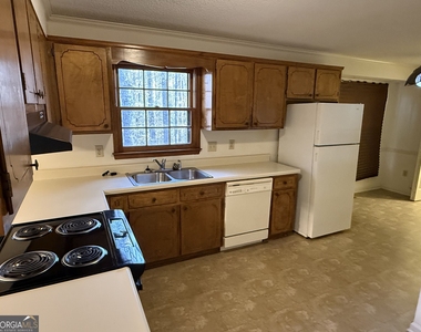 1030 Cherokee Circle - Photo Thumbnail 12