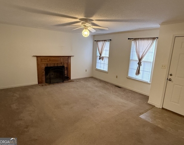 1030 Cherokee Circle - Photo Thumbnail 6