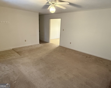 1030 Cherokee Circle - Photo Thumbnail 9