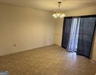1030 Cherokee Circle - Photo Thumbnail 14