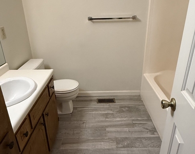 1030 Cherokee Circle - Photo Thumbnail 18