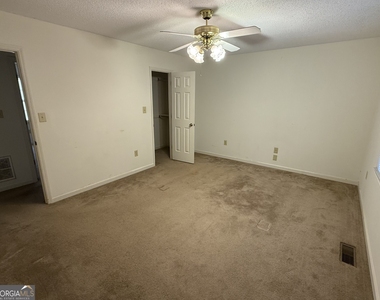 1030 Cherokee Circle - Photo Thumbnail 23