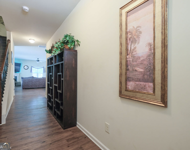 2711 Morgan Glen Road - Photo Thumbnail 2