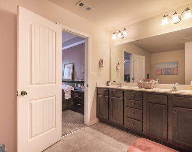 2711 Morgan Glen Road - Photo Thumbnail 12