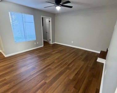 142 Stoneridge Drive - Photo Thumbnail 7