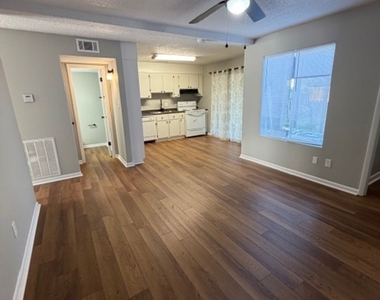 142 Stoneridge Drive - Photo Thumbnail 9