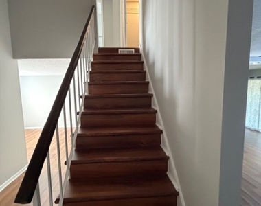 142 Stoneridge Drive - Photo Thumbnail 14