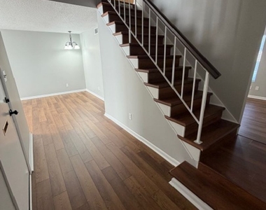 142 Stoneridge Drive - Photo Thumbnail 3