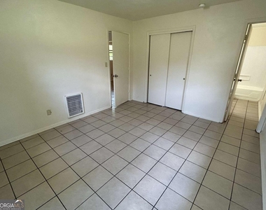 132 Candler Court - Photo Thumbnail 5
