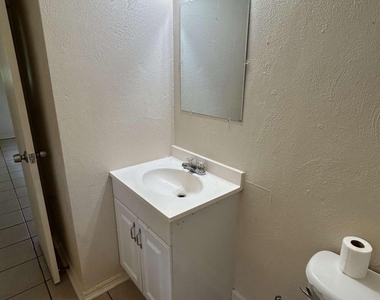 132 Candler Court - Photo Thumbnail 8