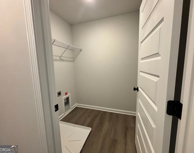 4212 Portsbrook Avenue - Photo Thumbnail 11