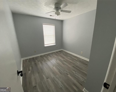 1017 Rock Creek Lane - Photo Thumbnail 7