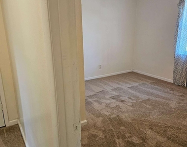 340 West Avenue - Photo Thumbnail 2