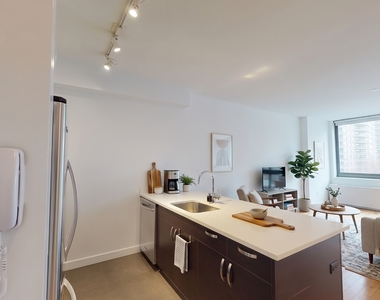 808 Columbus Avenue - Photo Thumbnail 2