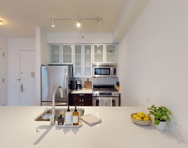 808 Columbus Avenue - Photo Thumbnail 3