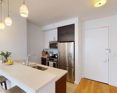 795 Columbus Avenue - Photo Thumbnail 3