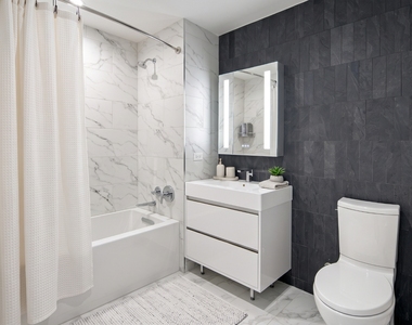 4650 Broadway #PH11 - Photo Thumbnail 3