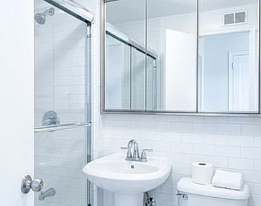 238 East 36th Street - Photo Thumbnail 3