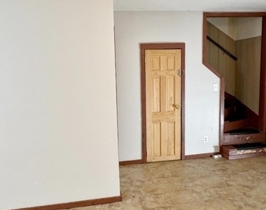 33 Cedar Alley - Photo Thumbnail 9