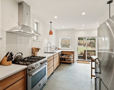 464 Academy St - Photo Thumbnail 9