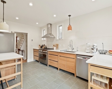 464 Academy St - Photo Thumbnail 11