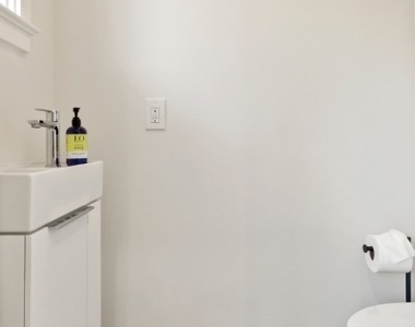 464 Academy St - Photo Thumbnail 13