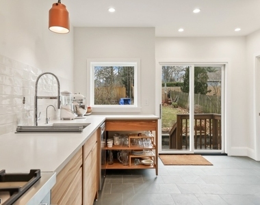 464 Academy St - Photo Thumbnail 10
