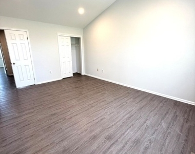 111 Columbus Dr - Photo Thumbnail 11