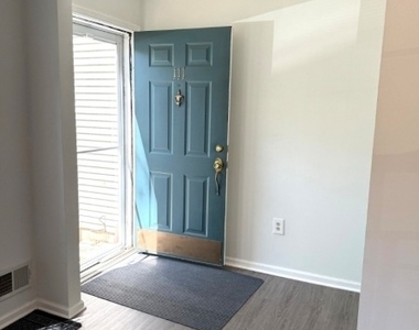 111 Columbus Dr - Photo Thumbnail 1